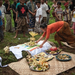 PhotoA_Bali_burial_15